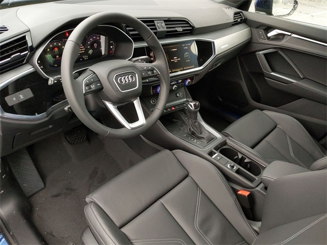 Vehicle image 9 of 18