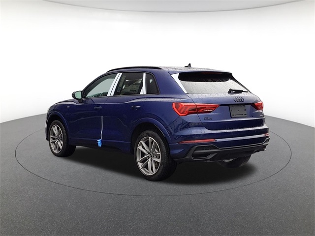 Vehicle image 8 of 18
