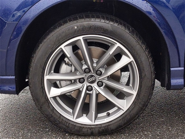 Vehicle image 16 of 18