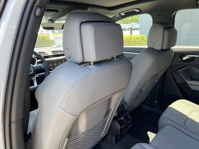 Vehicle image 15 of 37