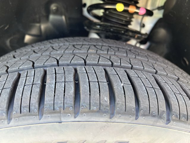 Vehicle image 32 of 37