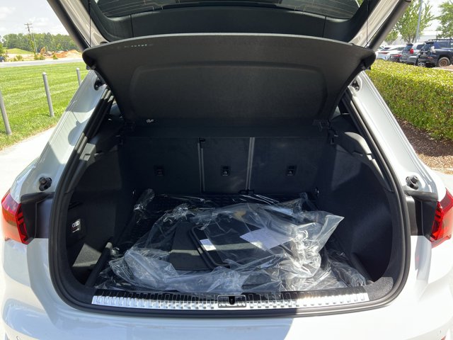 Vehicle image 11 of 37