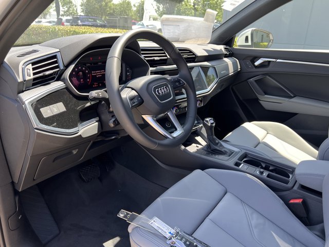 Vehicle image 17 of 37