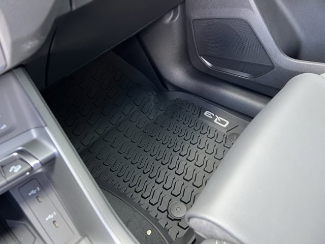 Vehicle image 34 of 37