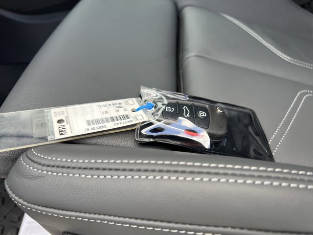 Vehicle image 27 of 37