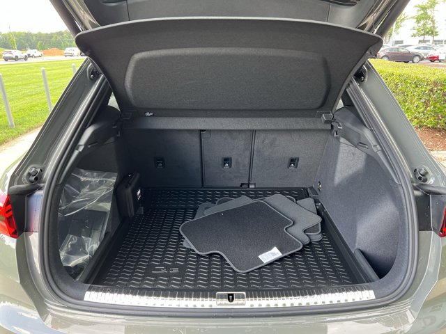Vehicle image 11 of 37