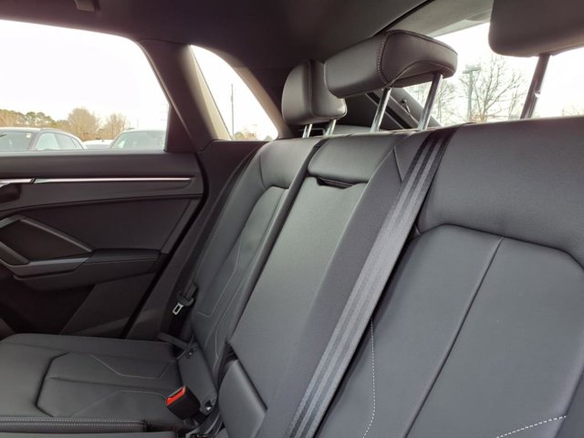 Vehicle image 25 of 26