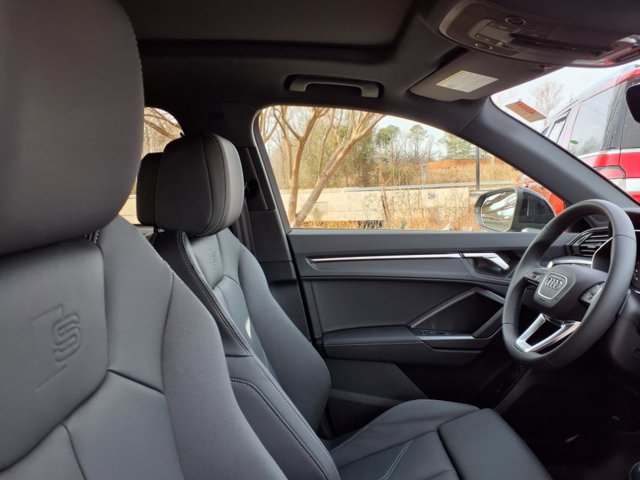 Vehicle image 13 of 26