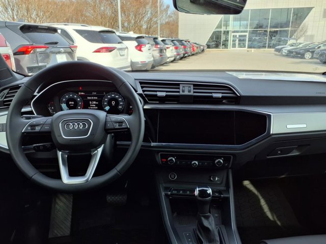 Vehicle image 11 of 26