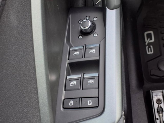 Vehicle image 21 of 26