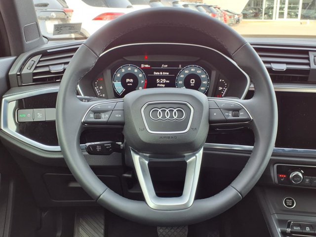 Vehicle image 15 of 26