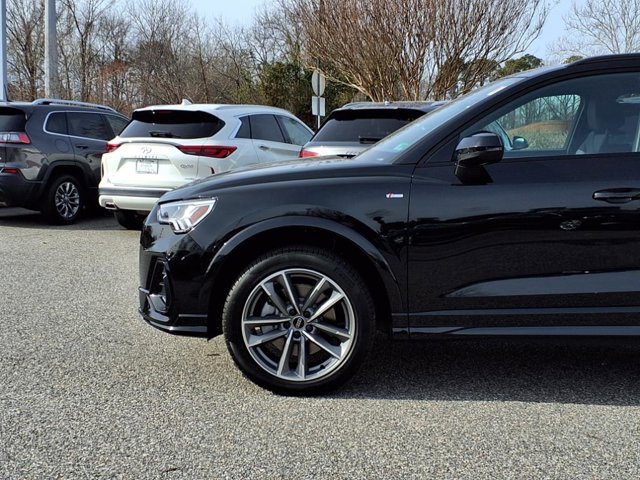 Vehicle image 7 of 26