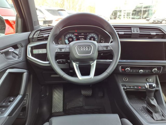 Vehicle image 14 of 26