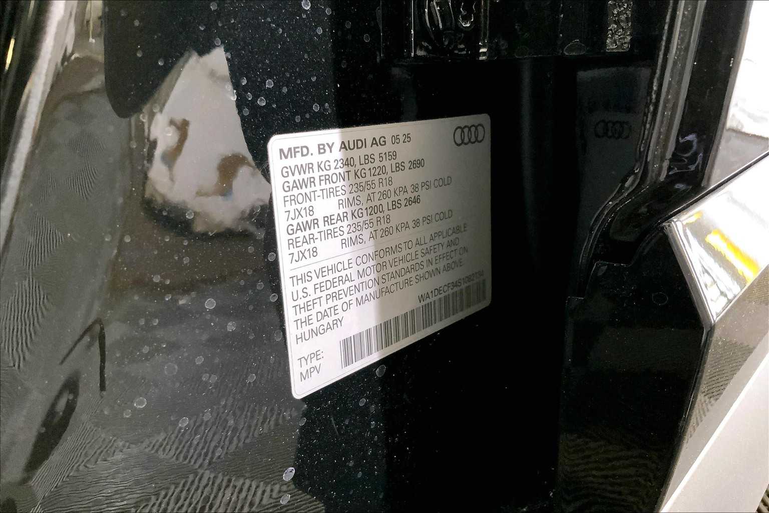 Vehicle image 17 of 19