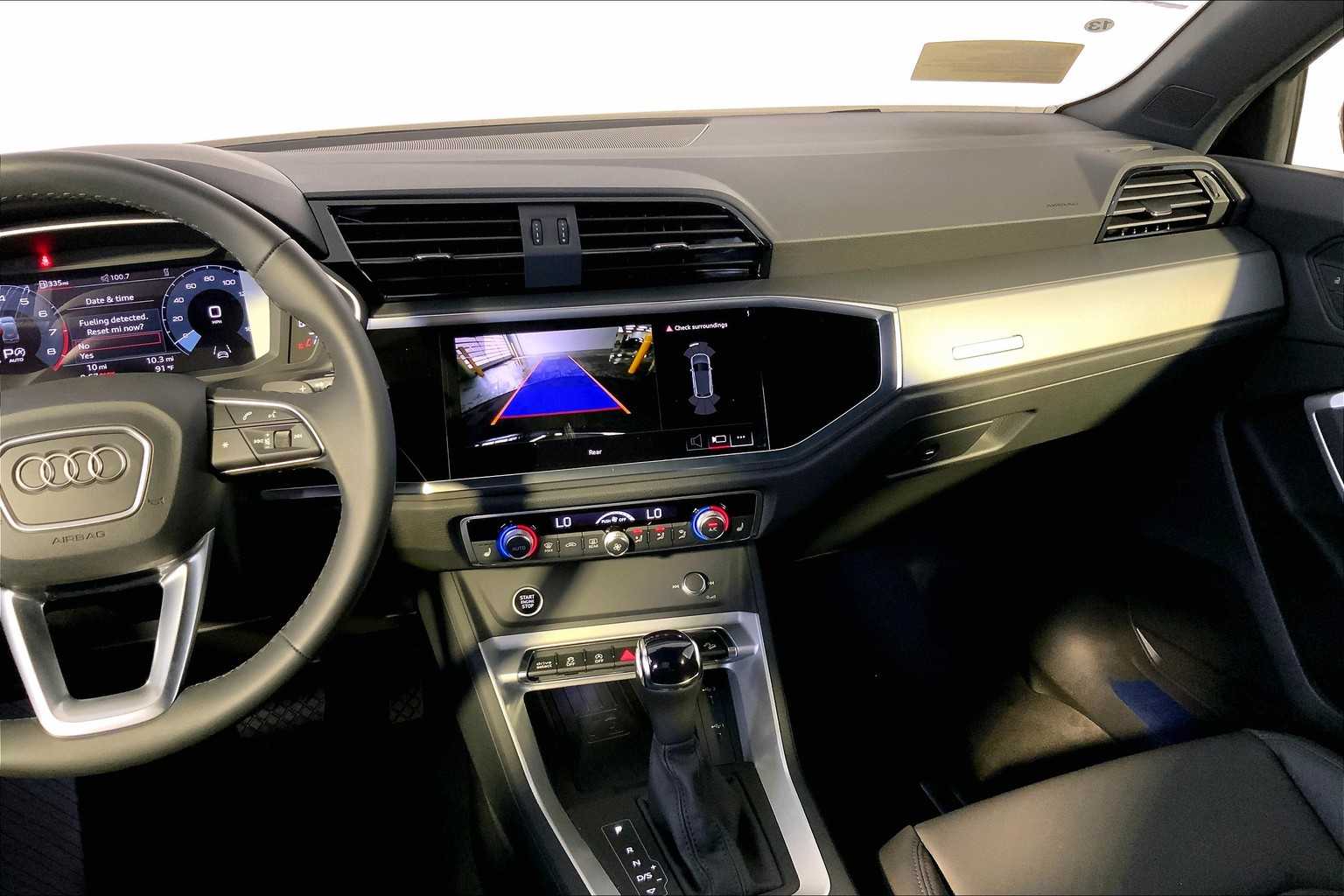 Vehicle image 11 of 19