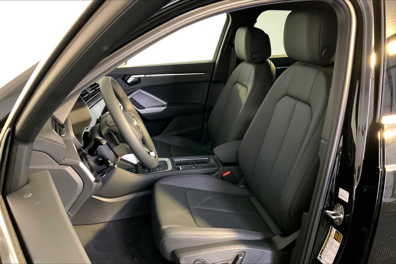 Vehicle image 9 of 19