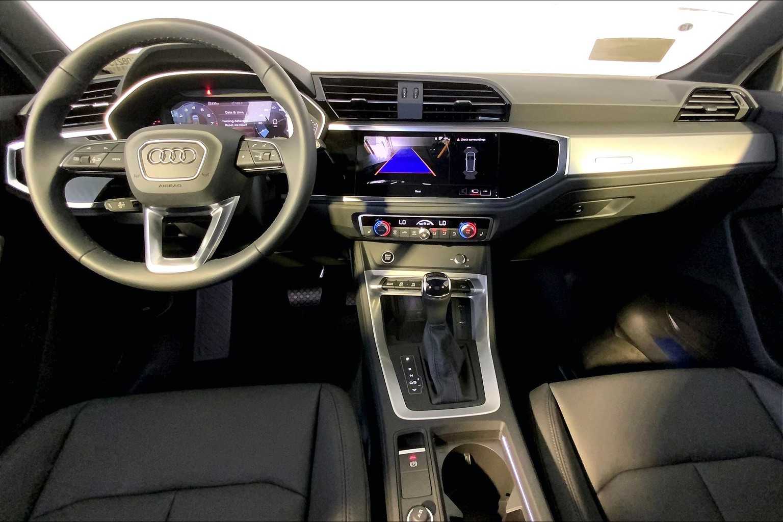 Vehicle image 10 of 19