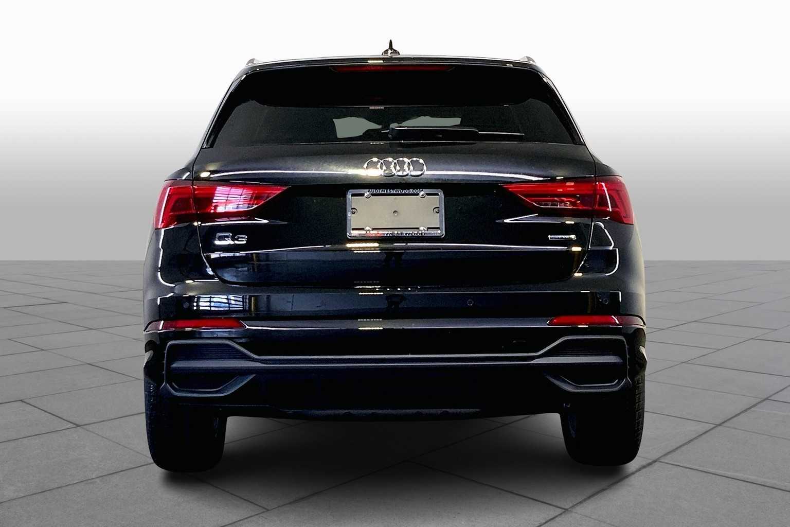 Vehicle image 4 of 19