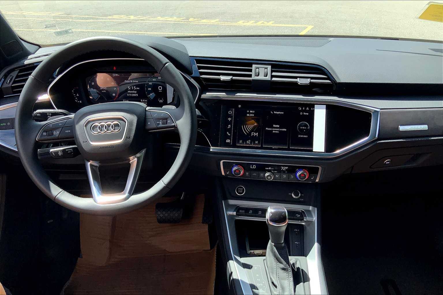 Vehicle image 11 of 19