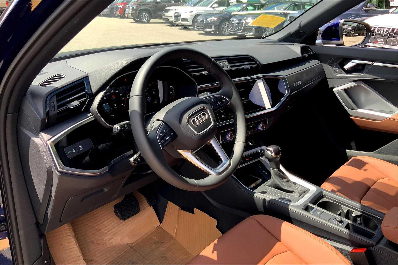 Vehicle image 12 of 19