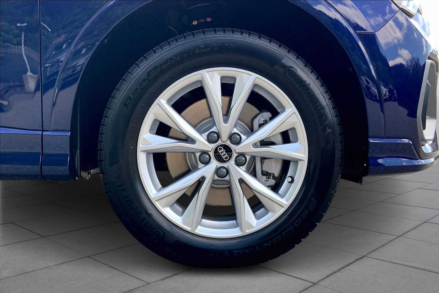 Vehicle image 8 of 19