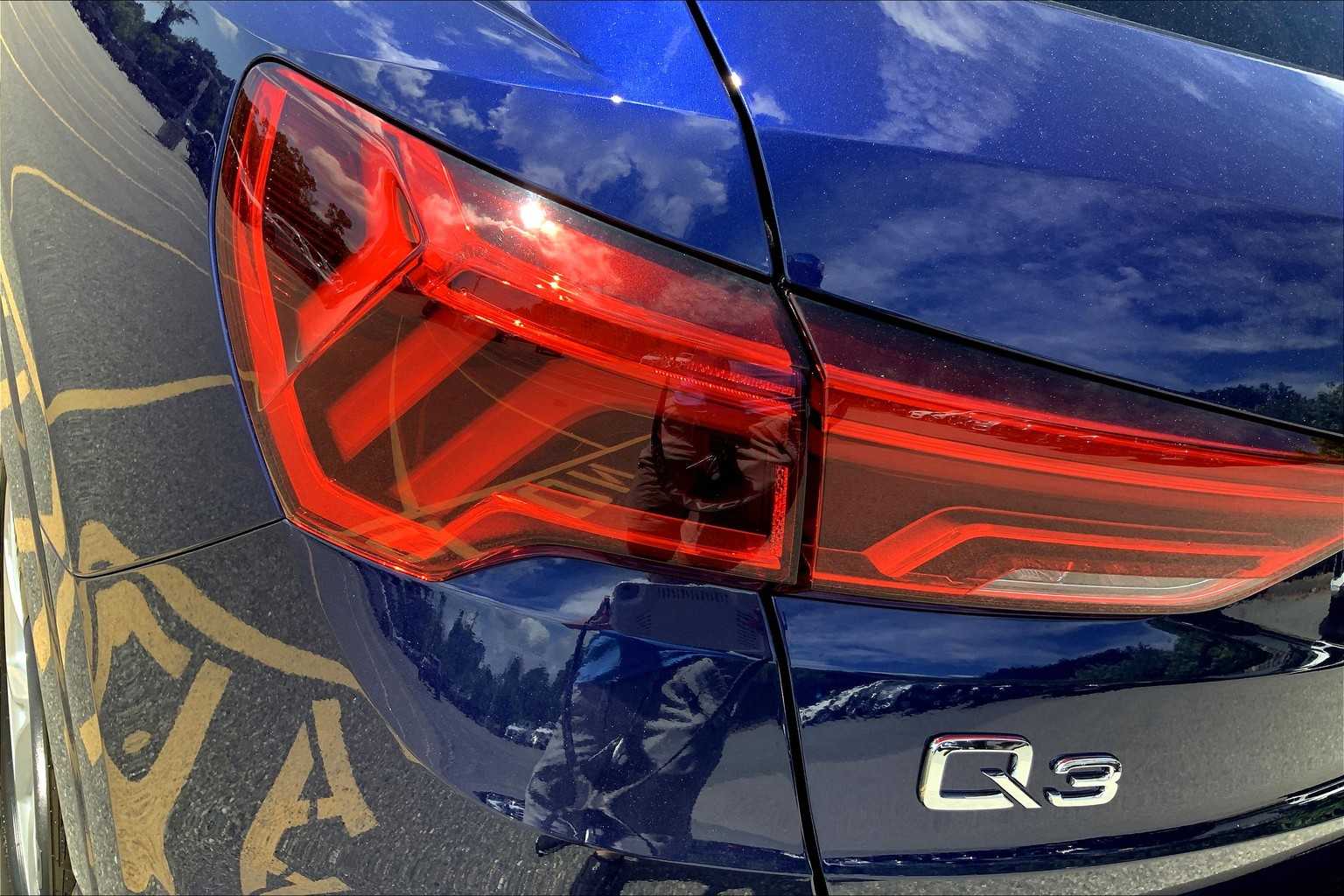 Vehicle image 14 of 19
