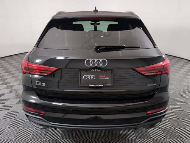 Vehicle image 10 of 28