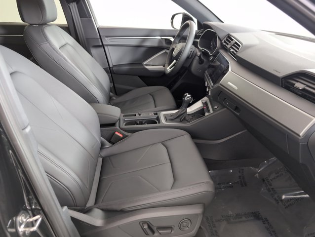 Vehicle image 13 of 28