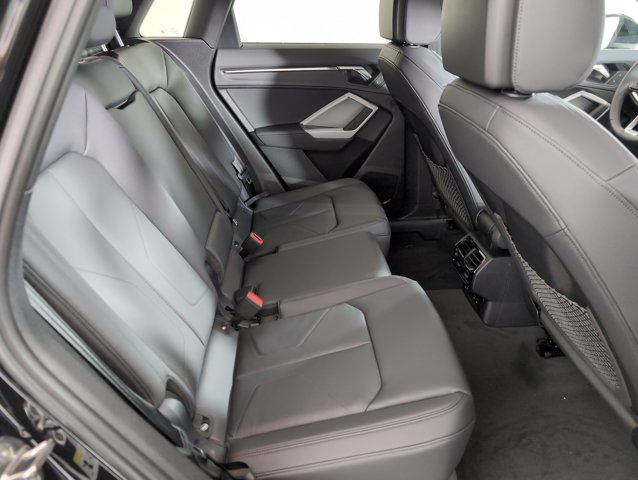 Vehicle image 11 of 28