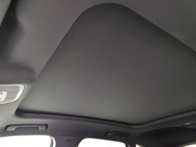 Vehicle image 23 of 28