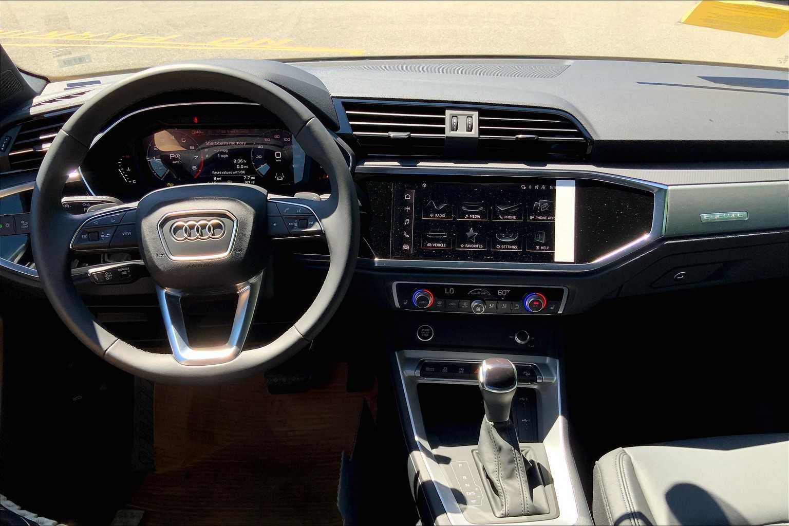 Vehicle image 11 of 19