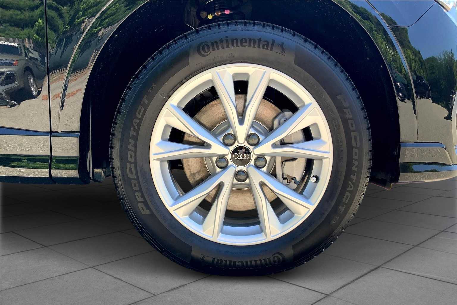 Vehicle image 8 of 19