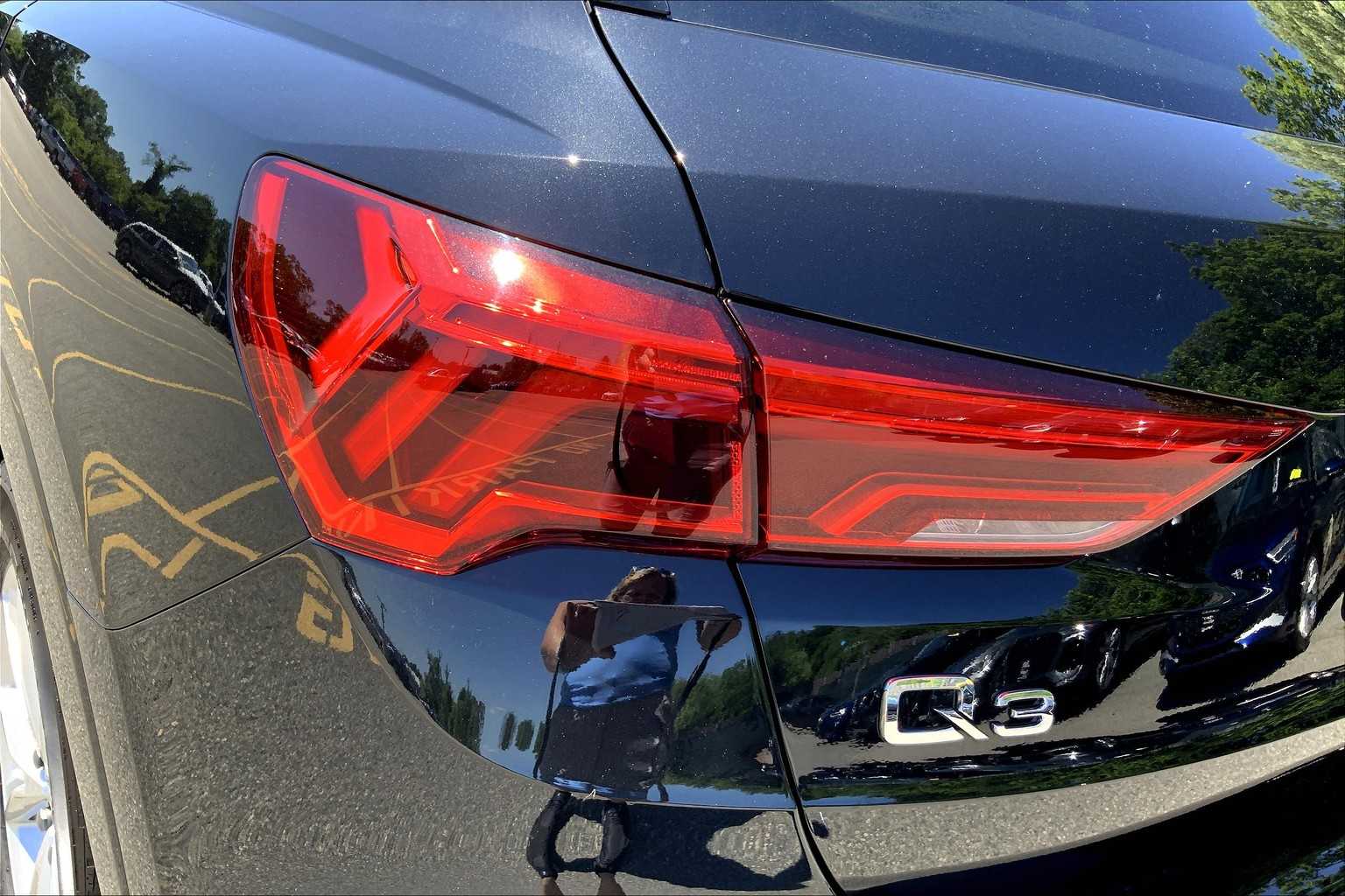 Vehicle image 15 of 19