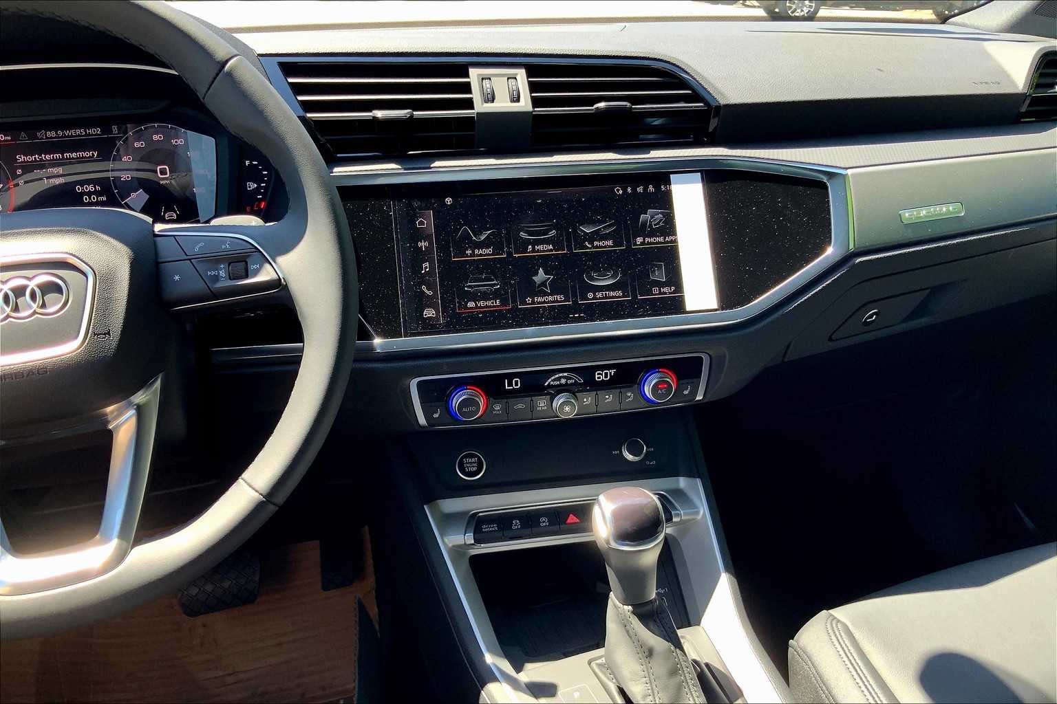 Vehicle image 13 of 19