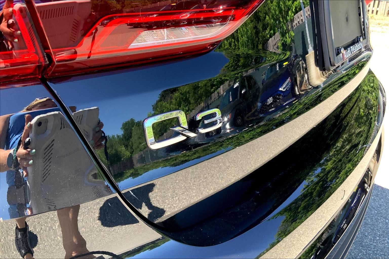 Vehicle image 16 of 19