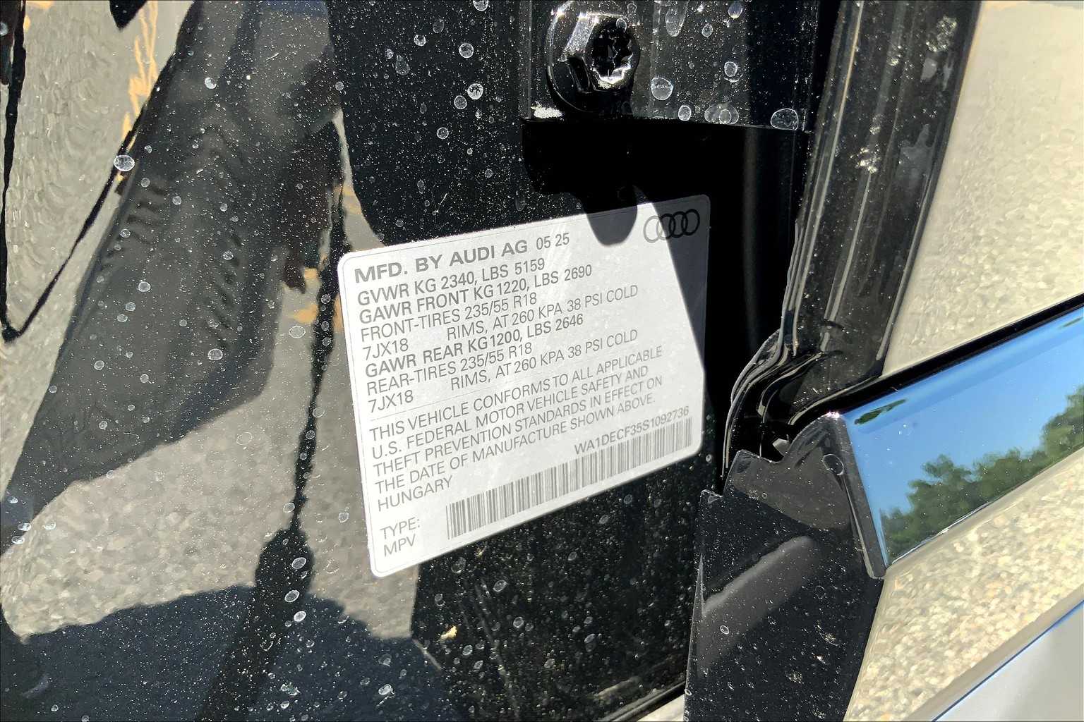 Vehicle image 17 of 19