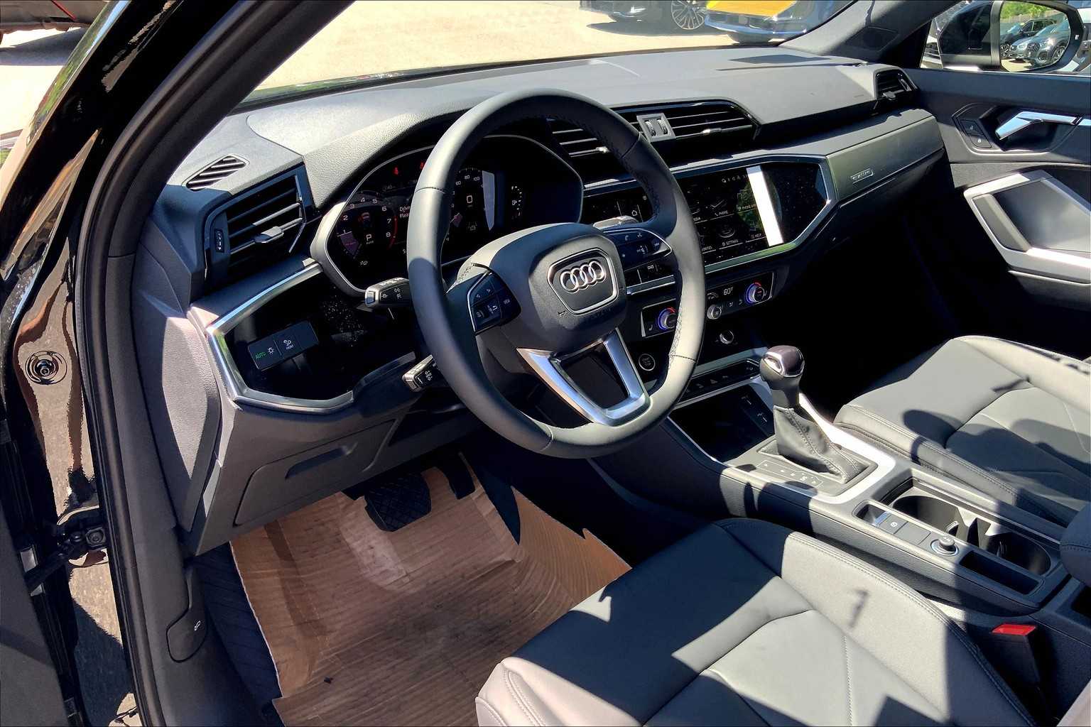 Vehicle image 12 of 19