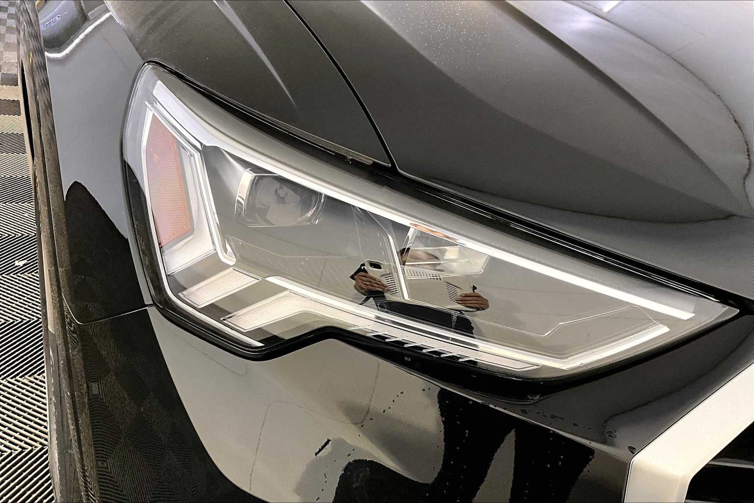 Vehicle image 15 of 19