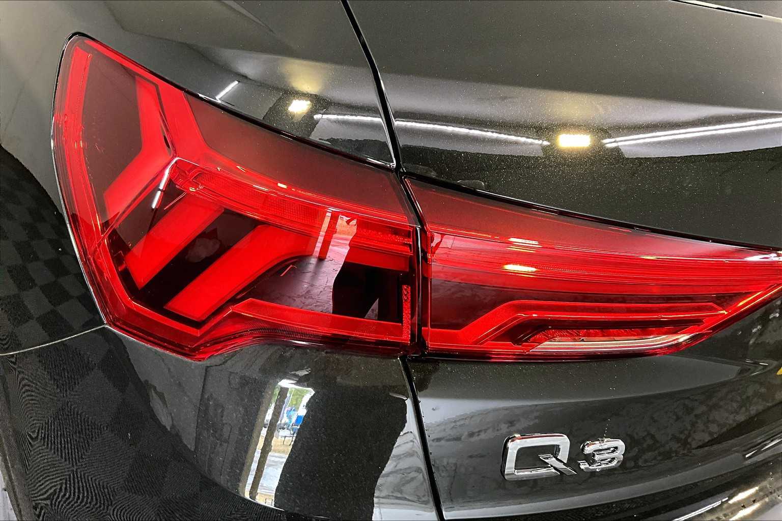 Vehicle image 18 of 19