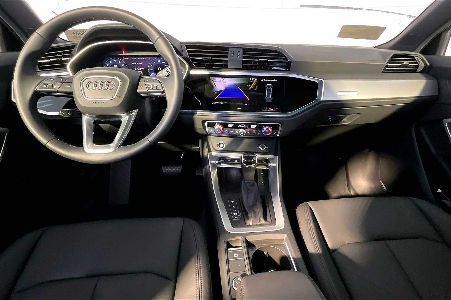 Vehicle image 11 of 19