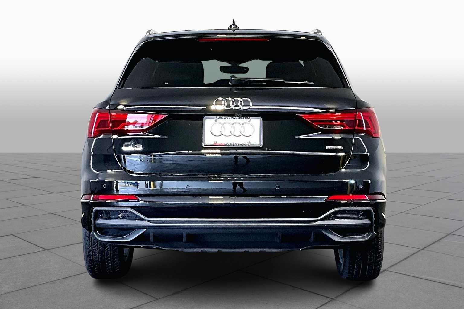 Vehicle image 4 of 19