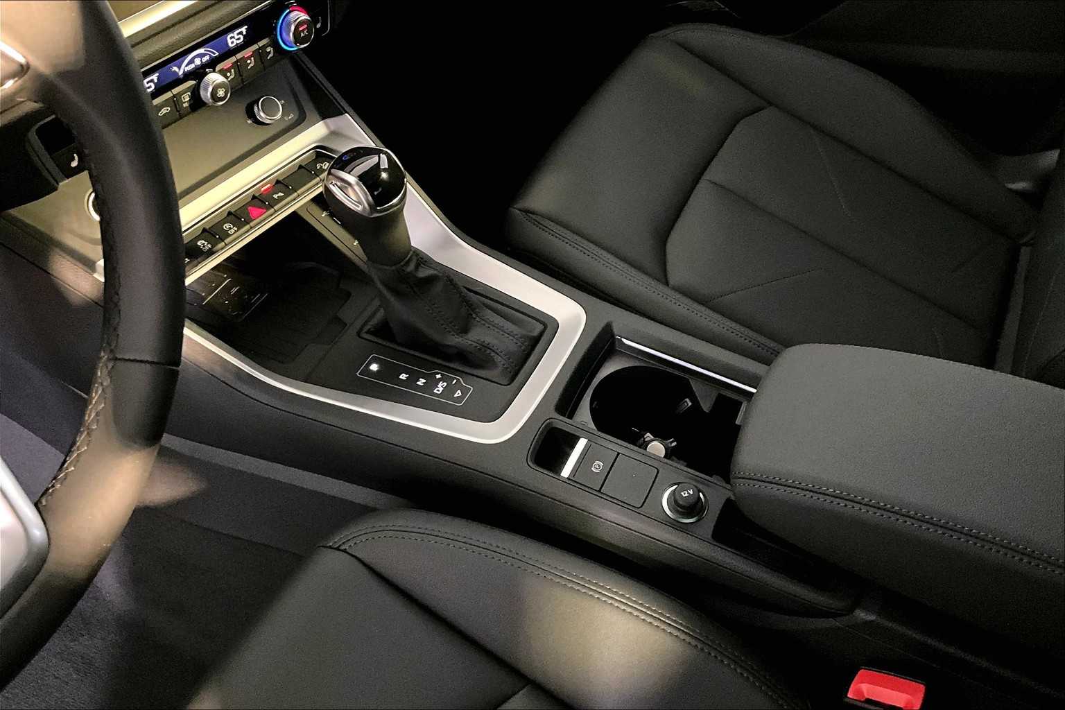 Vehicle image 13 of 19
