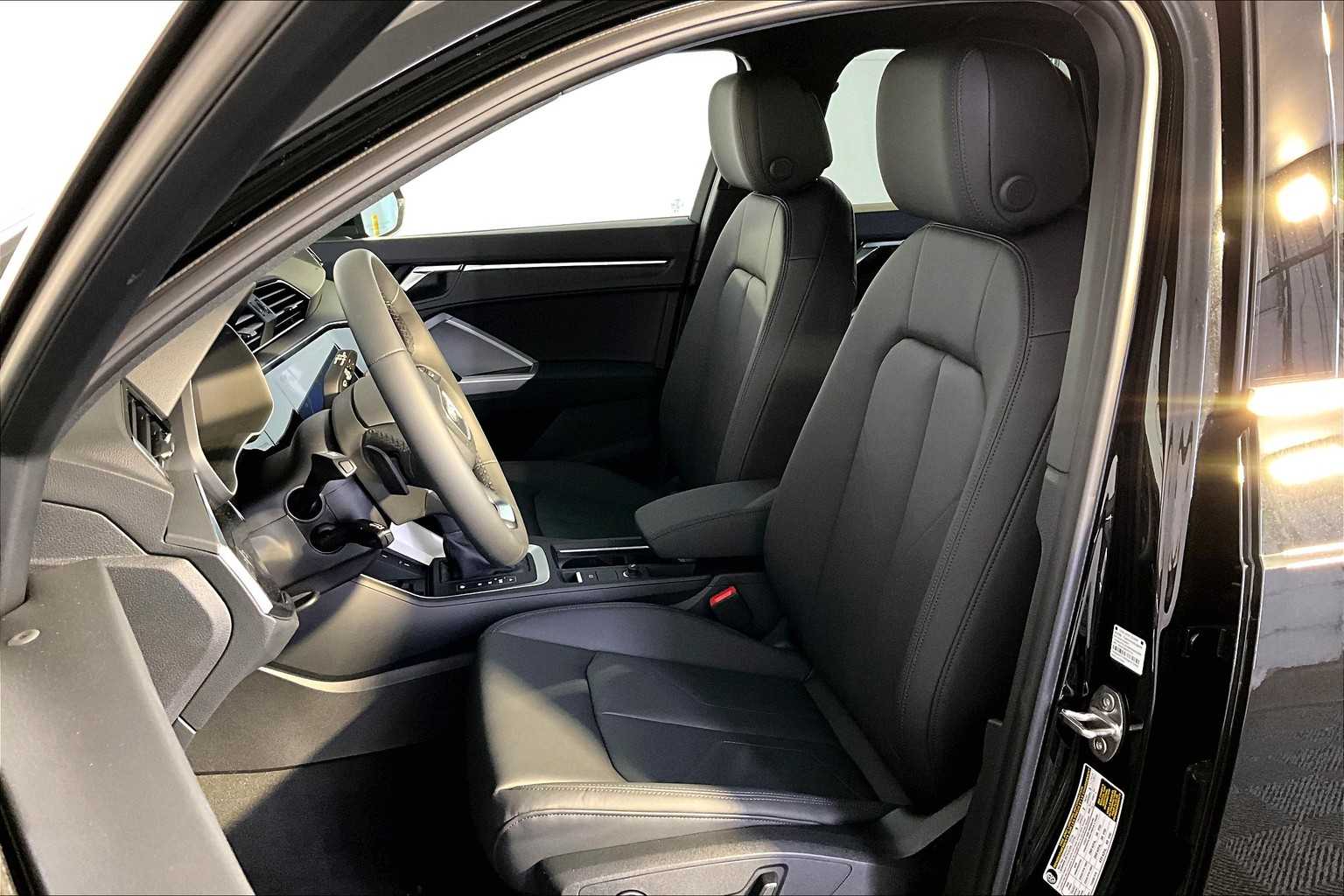Vehicle image 9 of 19