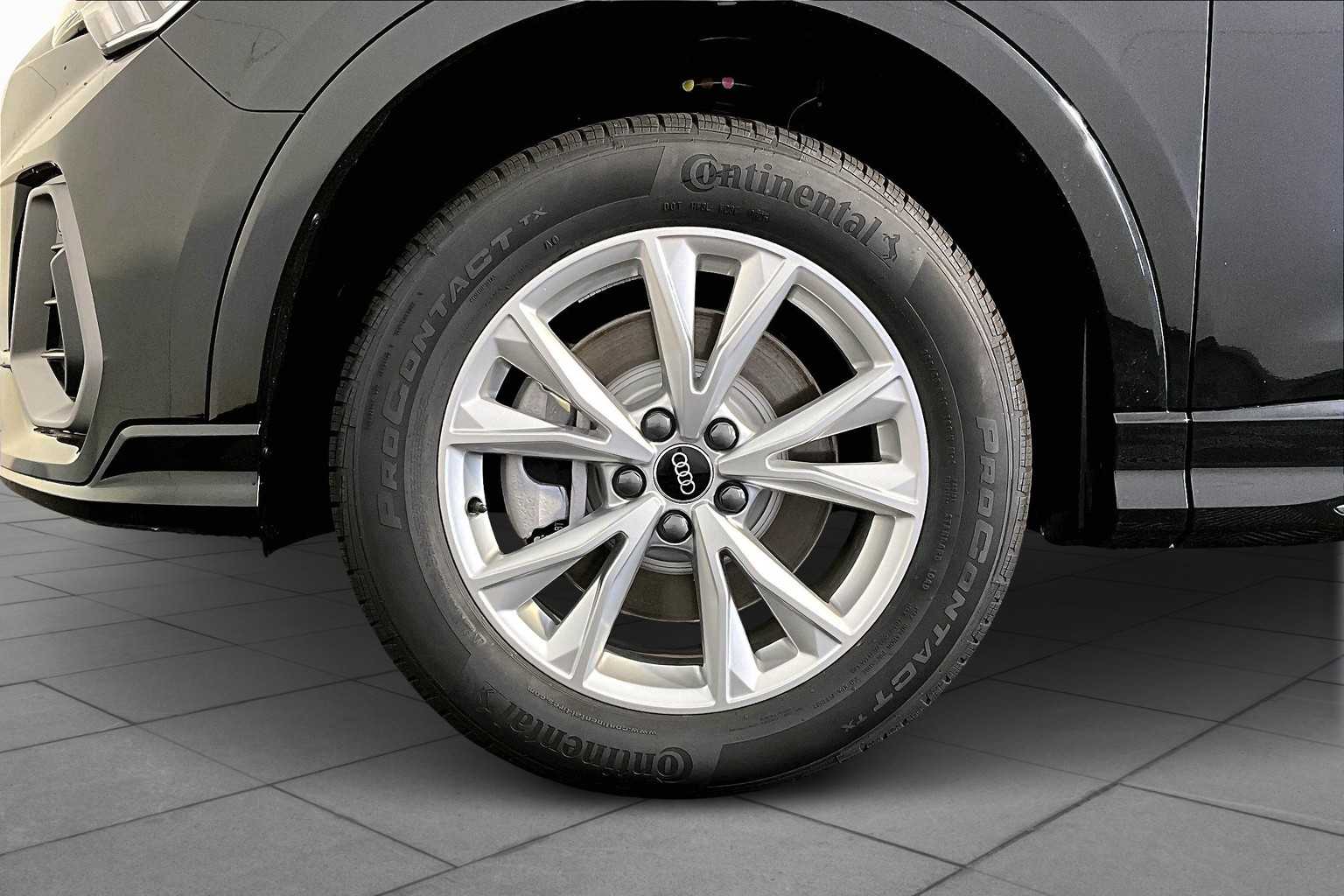 Vehicle image 8 of 19