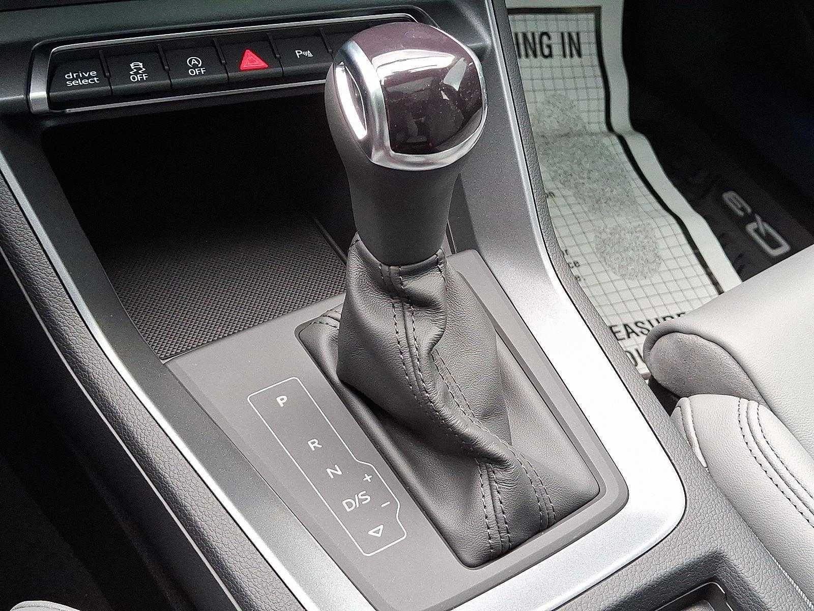 Vehicle image 14 of 26