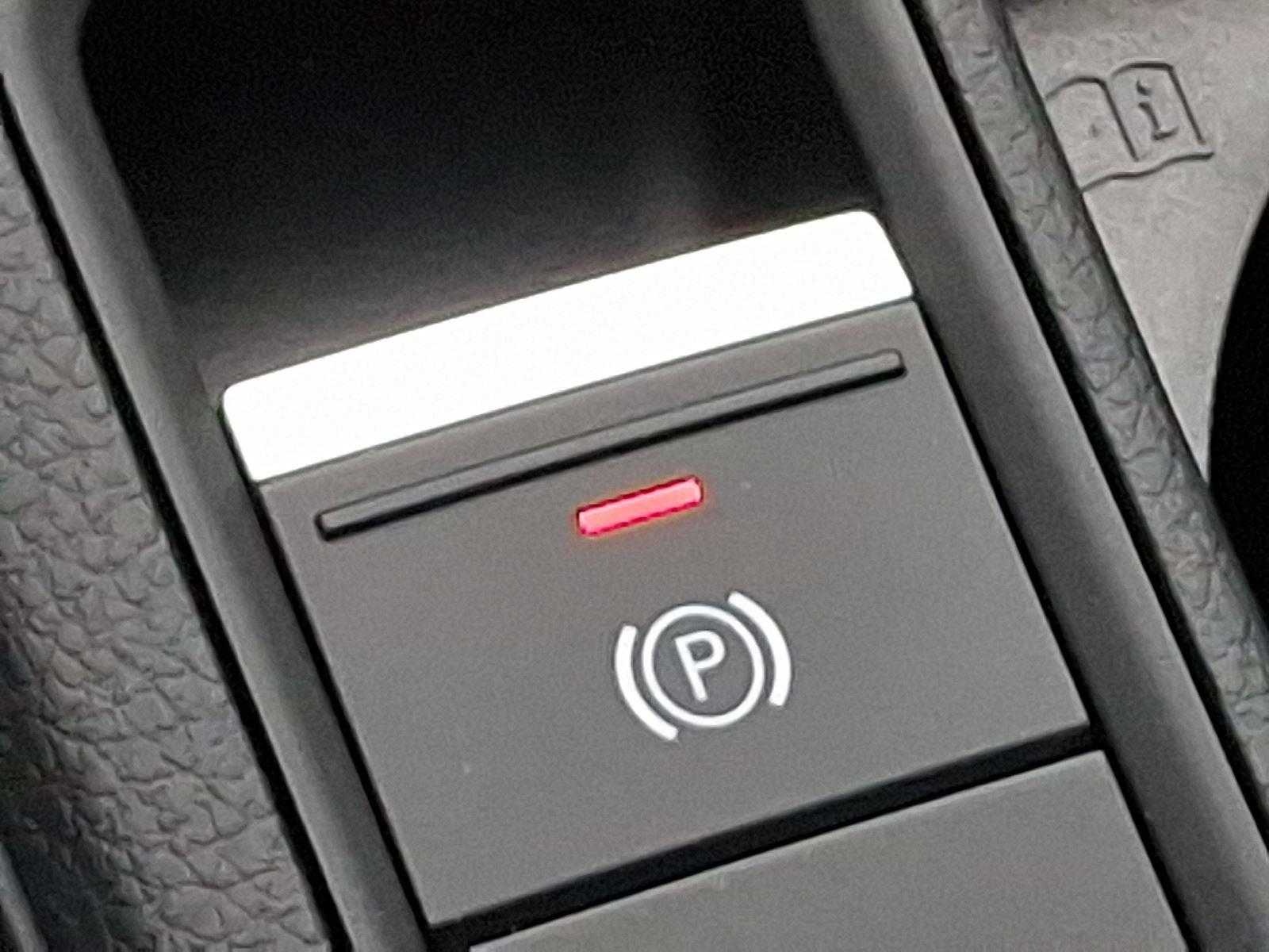 Vehicle image 21 of 26