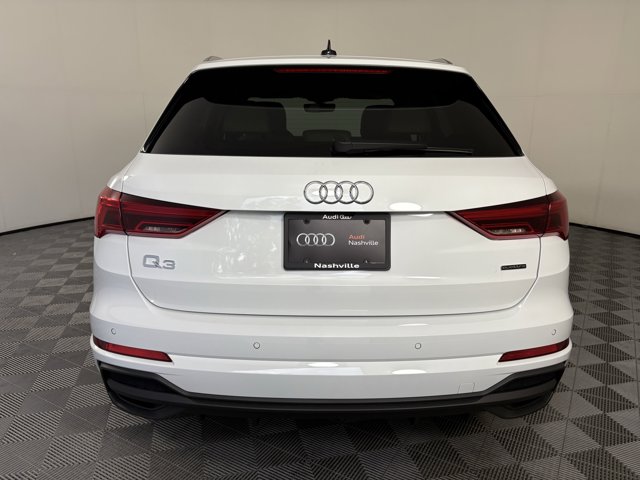 Vehicle image 10 of 27