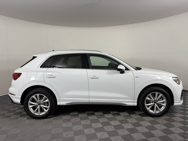 Vehicle image 4 of 27