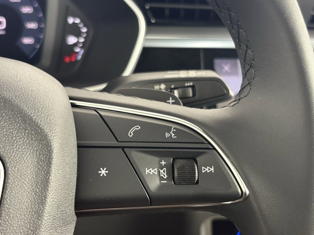 Vehicle image 25 of 27