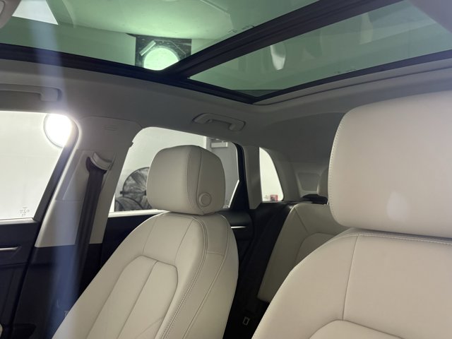 Vehicle image 14 of 27